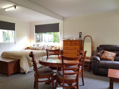8 Crouch Avenue, Atherton