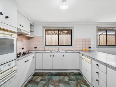 40 Newham Way, Altona Meadows