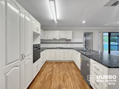 11 Dunheved Circle, Dubbo
