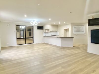 9 Eucumbene Road, Manor Lakes
