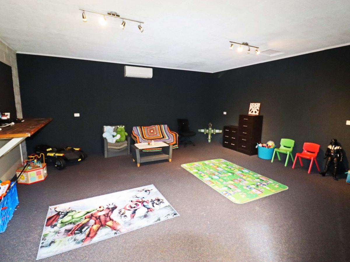 11 DANZER DRIVE, Atherton