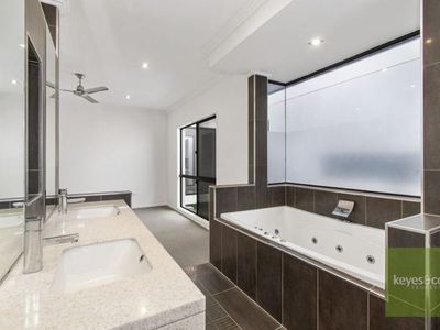 6 Arafura Close, Burdell