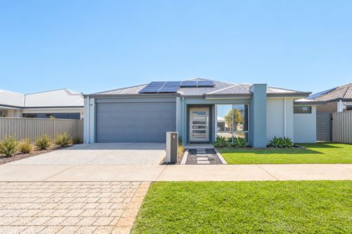 9 Pierrepoint Loop, Champion Lakes