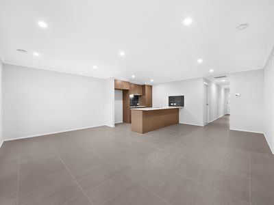 11 Kenmore Way, Clyde North
