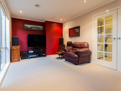 17 AVONDALE DRIVE, Wodonga