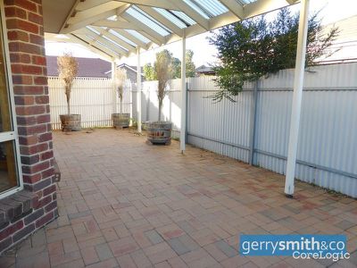 13 Hopkins Drive, Horsham