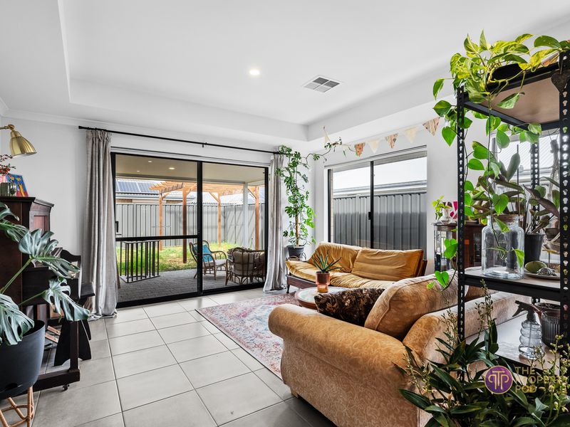 12 Furnell Way, Lakelands