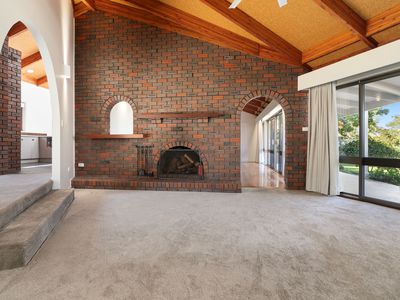 406 CARLMA CRESCENT, Lavington