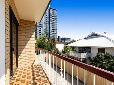 2 / 30 Augustus Street, Toowong