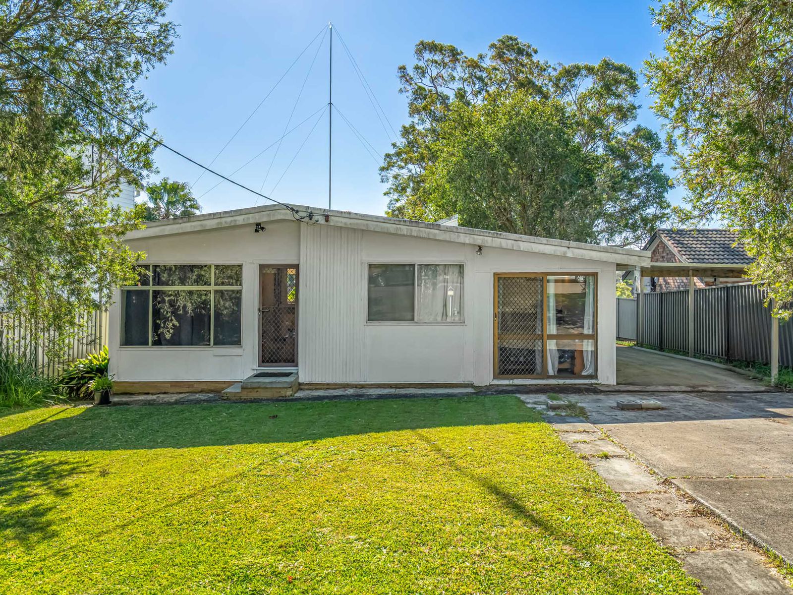 43 Lake Road, Balcolyn