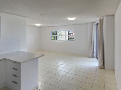 12 / 20 West Street, Forster