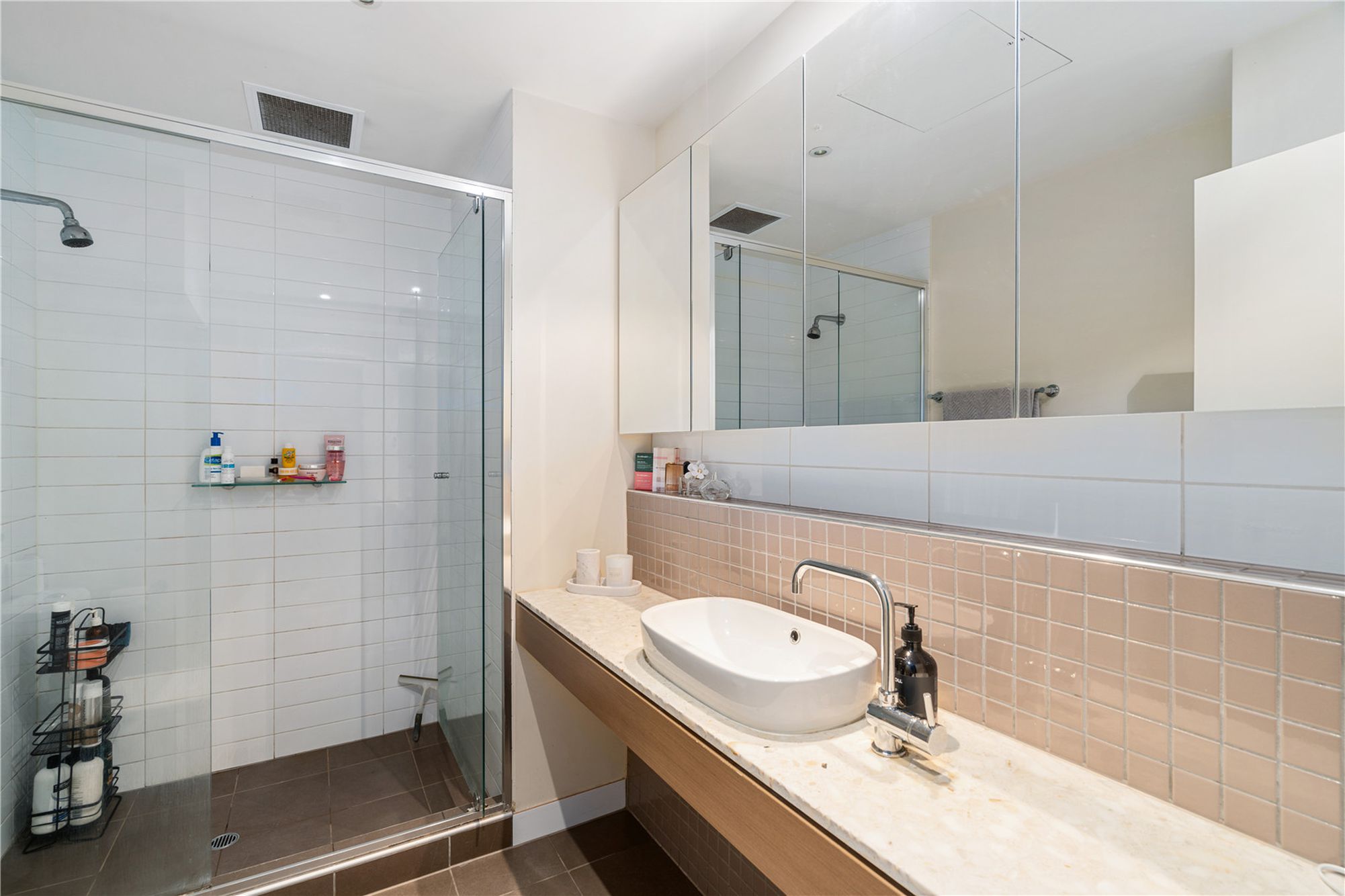 215 / 1-2 Tarni Court, New Port