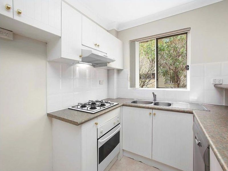 8 / 37-39 Sherbrook Road, Hornsby