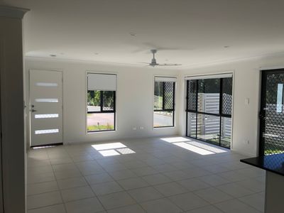2 / 1 Goal Crescent, Griffin