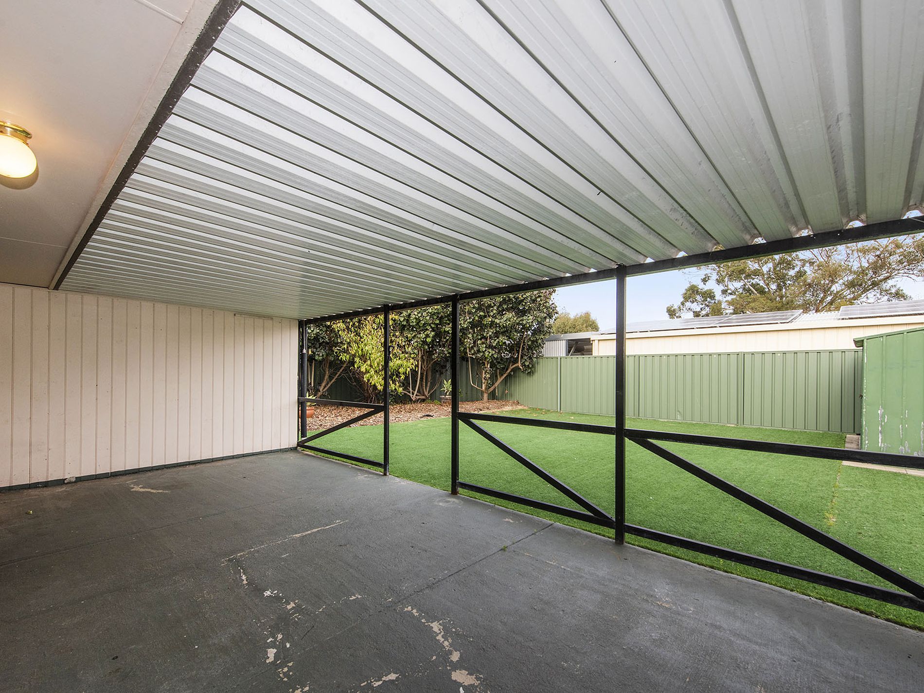 99 Queens Road, South Guildford