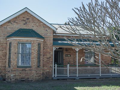 2 QUEEN STREET, Dinmore