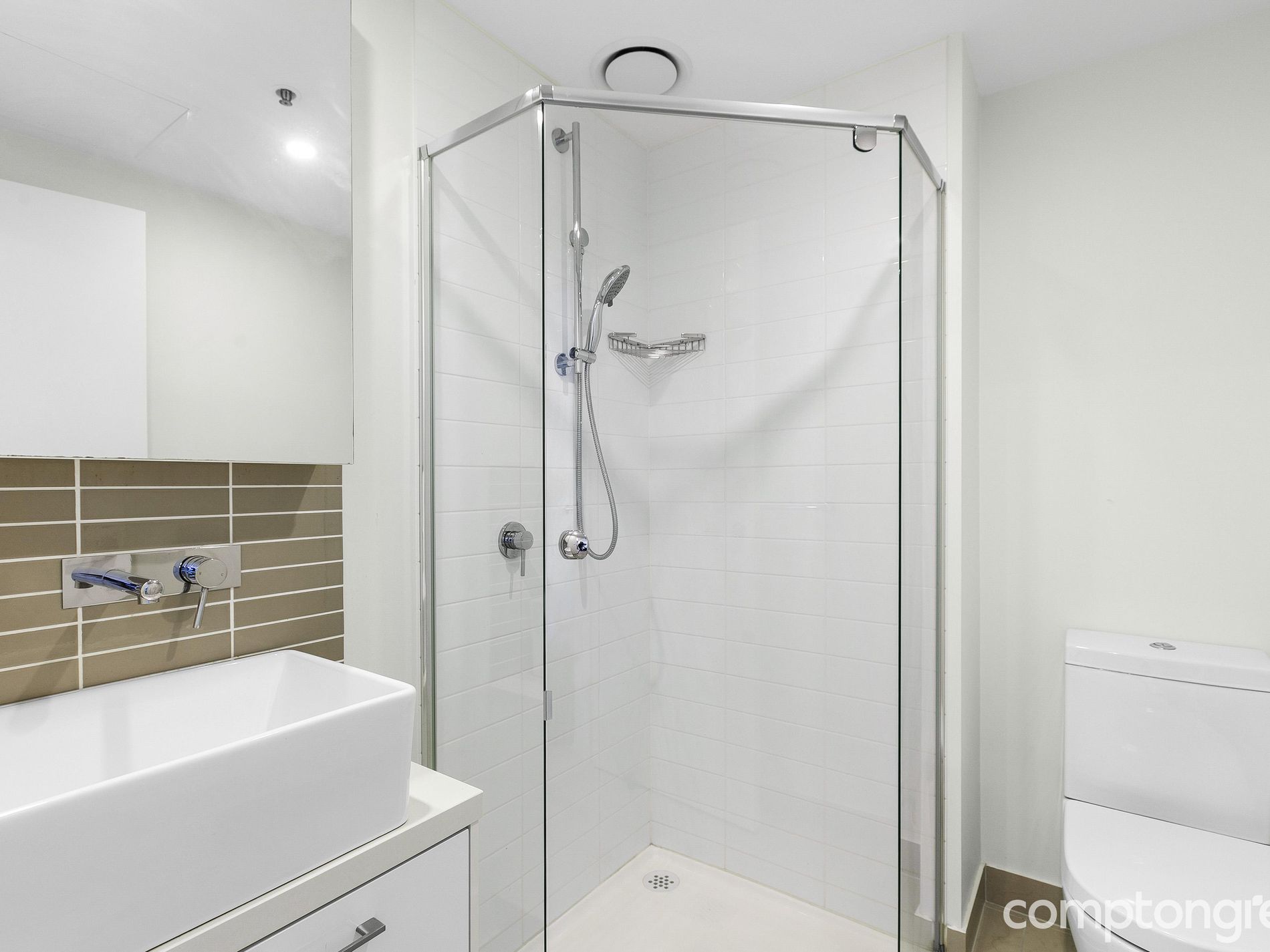 2501 / 8 Sutherland Street, Melbourne