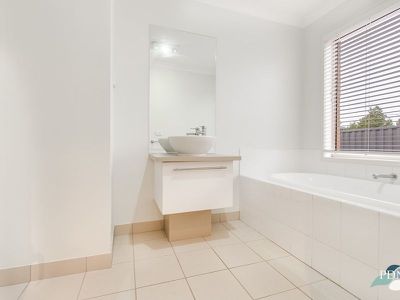 3 Gembrook Street, Manor Lakes