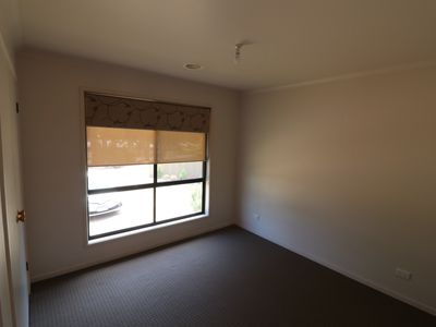 1 / 70 Redbank Road, Seymour