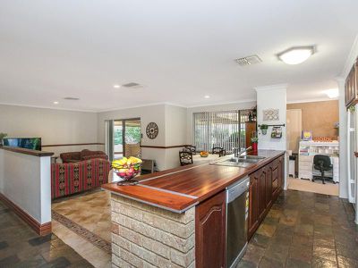 41 Redheart Drive, Thornlie