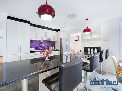 72 Oaktree Drive, Hampton Park