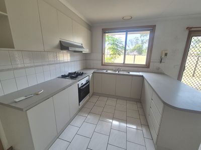 3 / 61 Ballan Road, Werribee