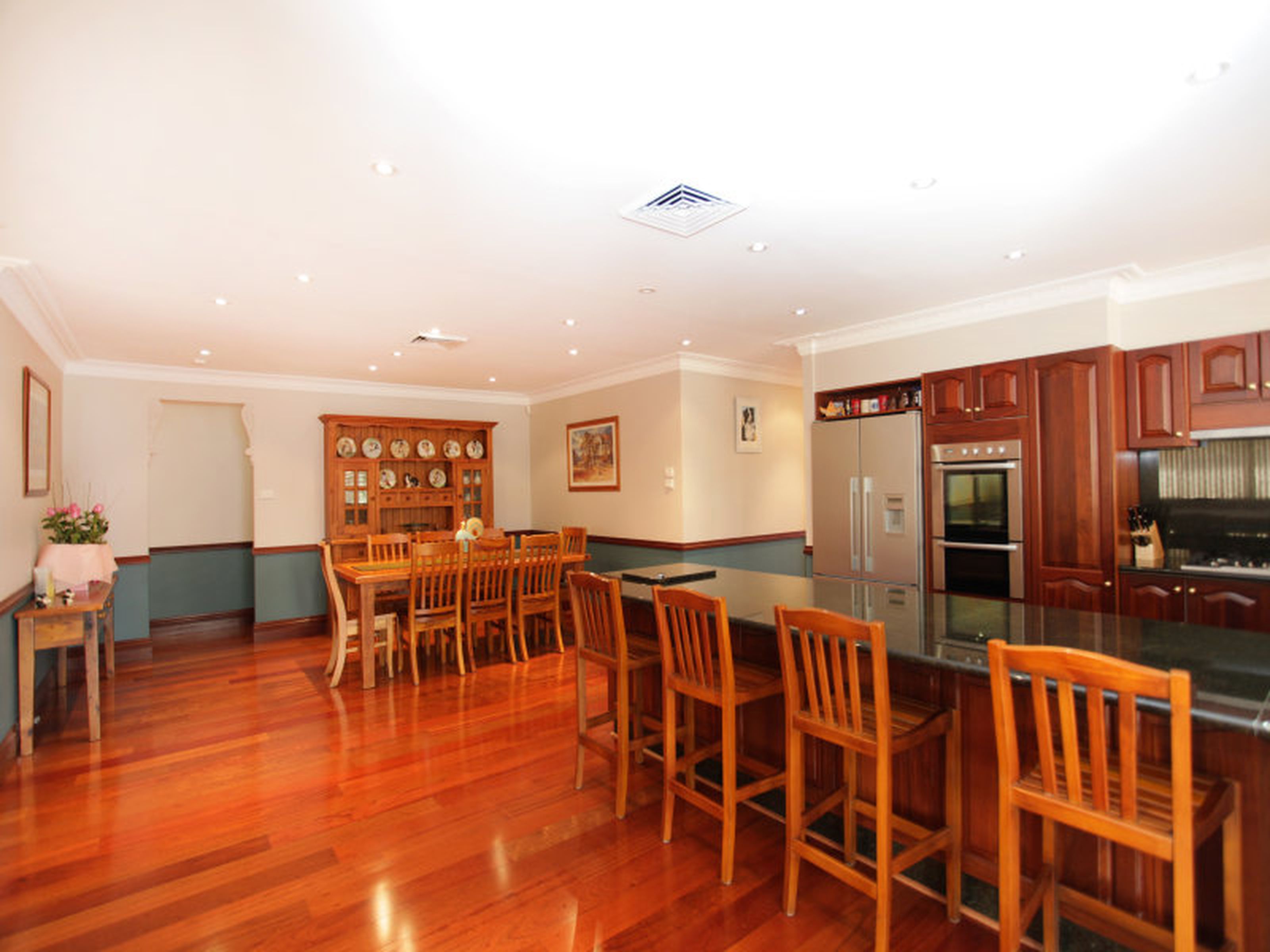 2 Esson Place, GLENMORE PARK