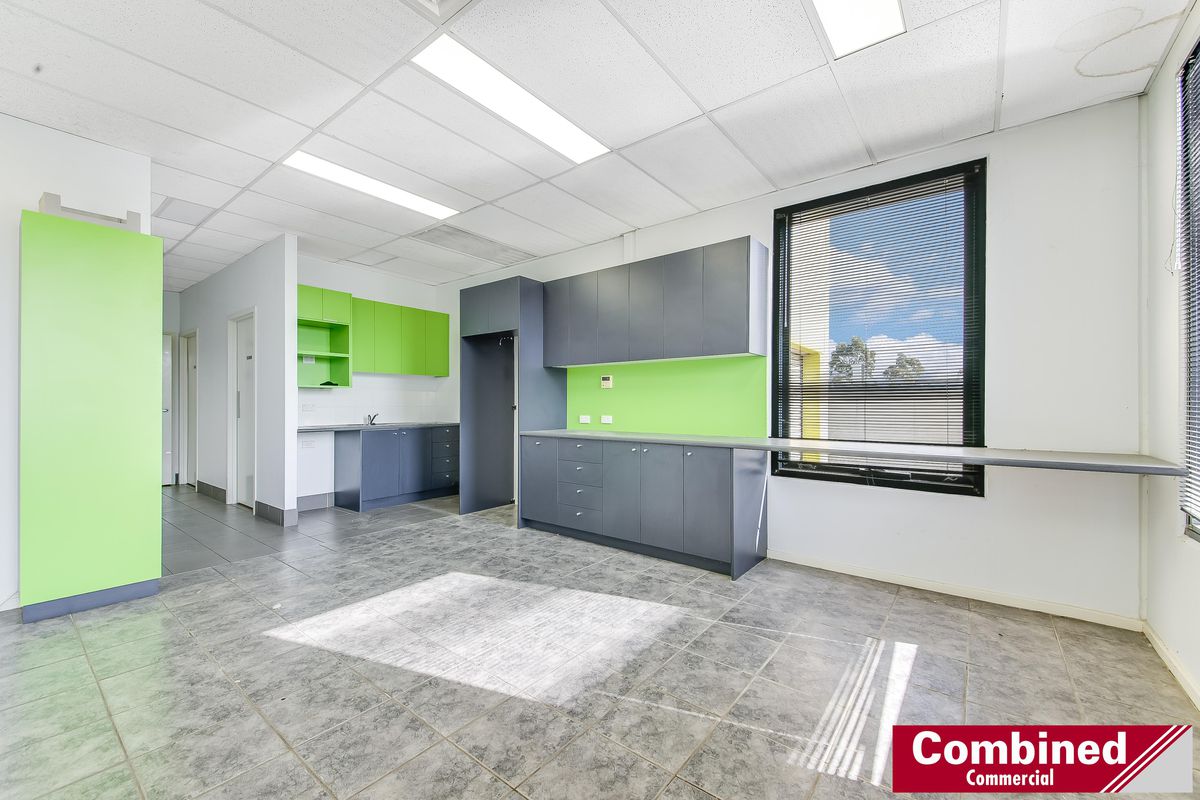 1 / 16 Porrende Street, Narellan