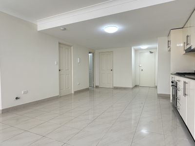 9/181 Hawkesbury Road, Westmead