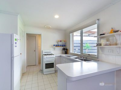 8 Hillview Rise, Hampton Park