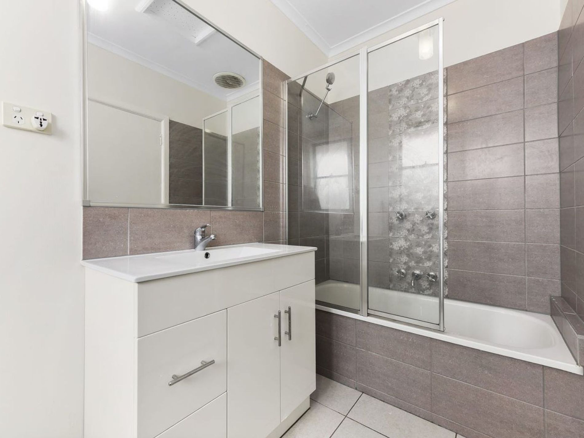 1/15 Rylands Road, Dandenong