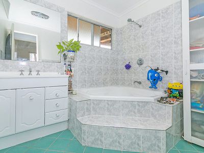 14 Hartog Place, Rochedale South