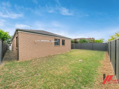 12 Bindarri Road, Manor Lakes