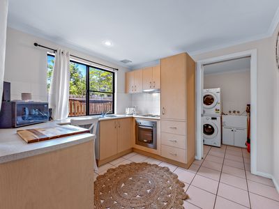 8 / 16 Beach Road, Cannonvale