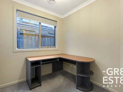 16 Crowe Avenue, Cranbourne West