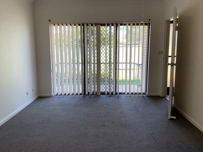 2 / 7 Windle Street, Lake Illawarra