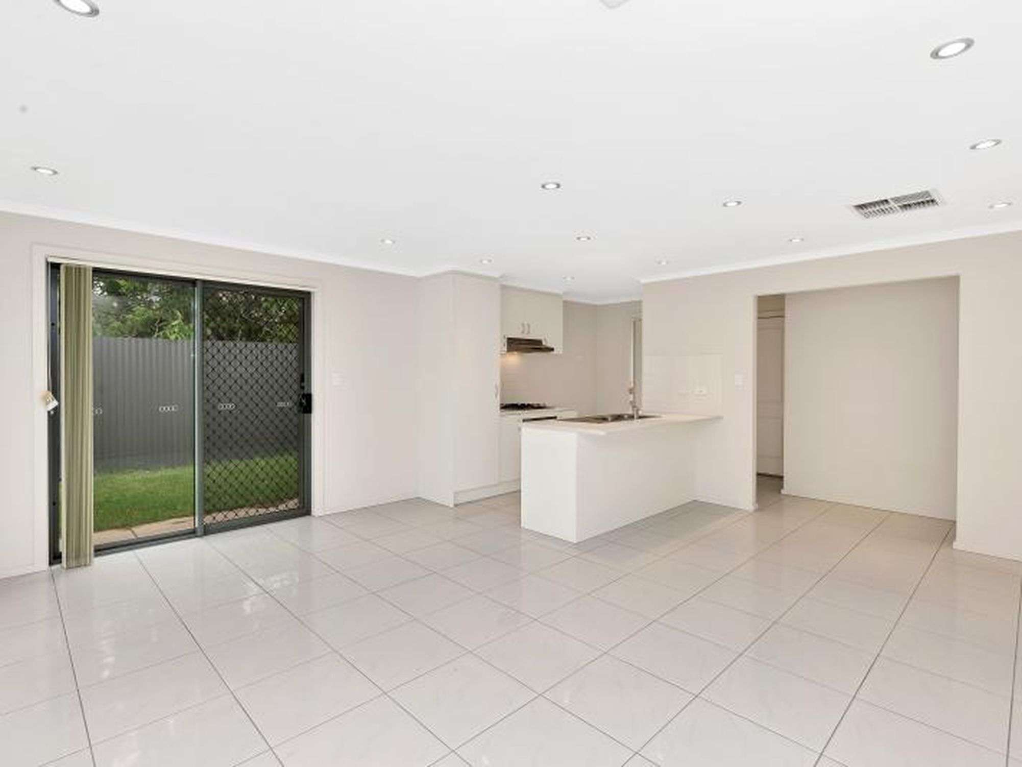 2 / 54 Trimmer Parade, Woodville West