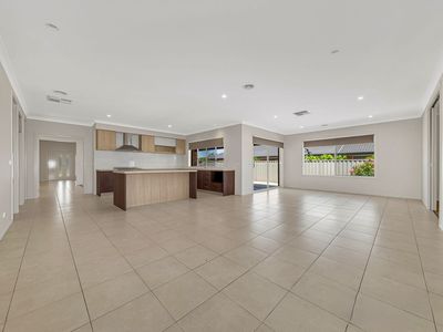 14 Aquitane Drive, Cranbourne East