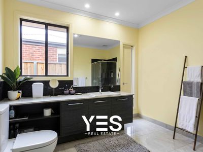 24 Sundaze Street, Clyde North