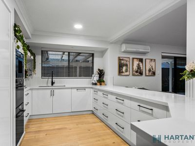 15 Mcgillivray Gardens, Winthrop