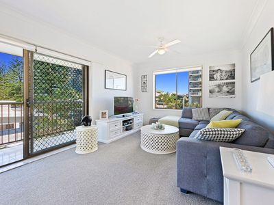 9 / 4 Mary Avenue, Mermaid Beach