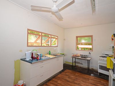 3 SOUTH STREET, Urangan