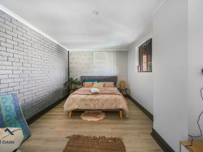 35 Hope Street, Red Head