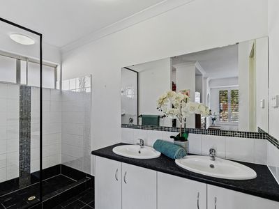 13 Sorrento Turn, Secret Harbour
