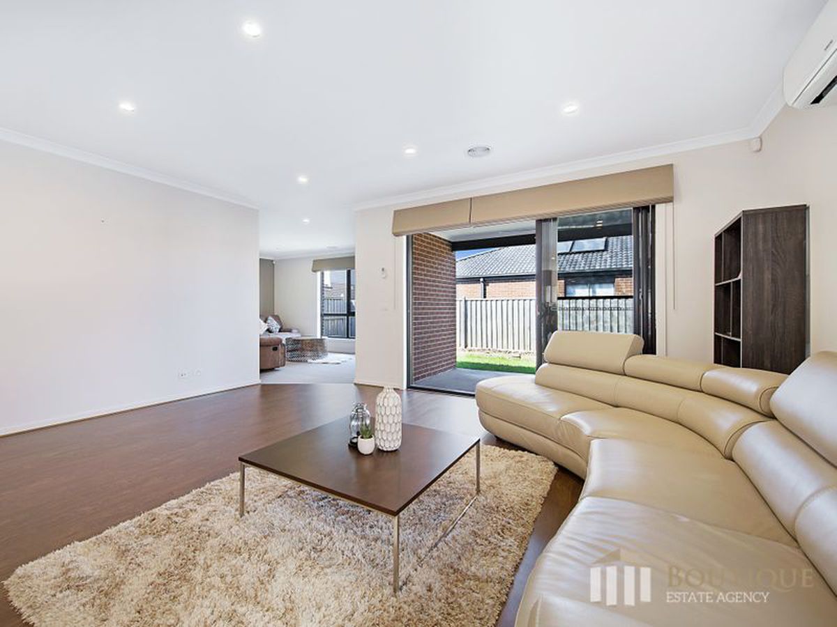 28 Wheelers Park Drive, Cranbourne North