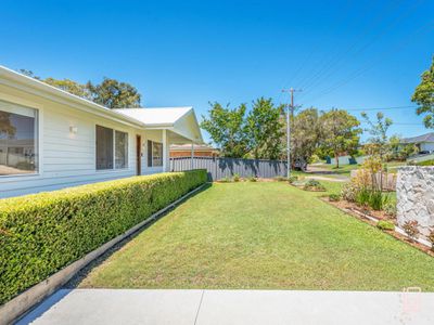 8 Nicholson Crescent, Toukley