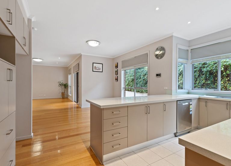 2 / 1 Sylvan Crescent, Ashwood
