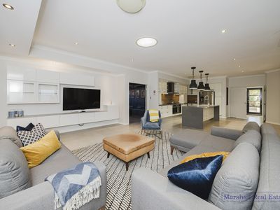 102 Millendon Street, Carramar