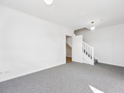 3 / 2 John Hindmarsh Frontage, Brompton