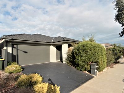 9 Yaleri Rise, Werribee